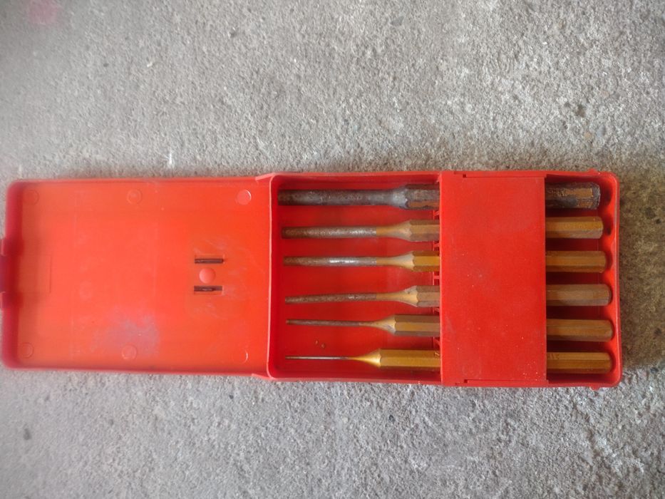 Wiertła w metalowym etui