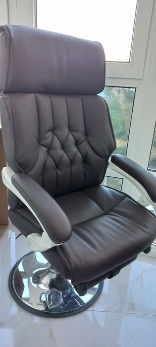 Продам педикюрно-косметологическое кресло