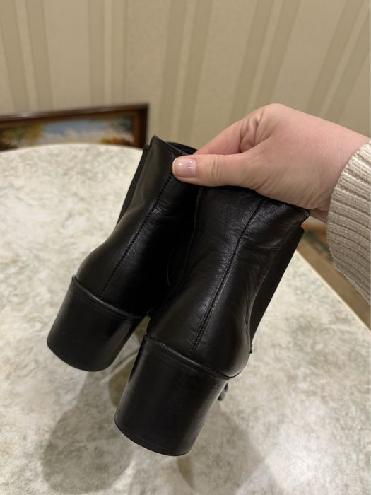 Черевики жіночі