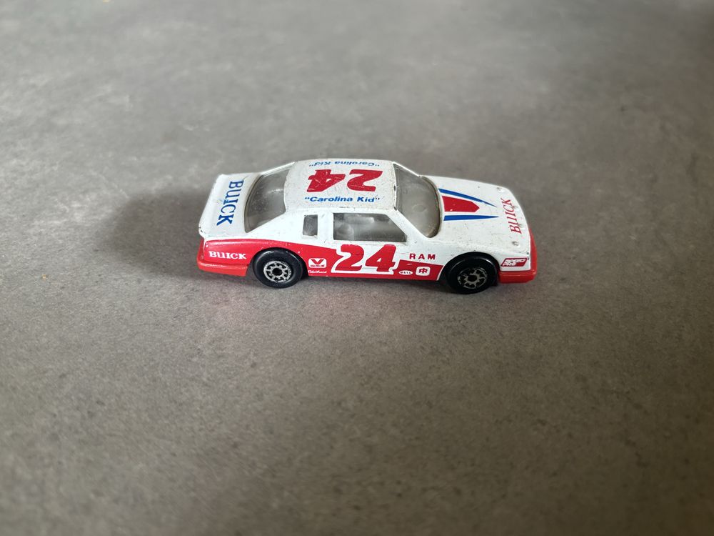 Model Resorak Maisto Buick LeSabre Stock Car