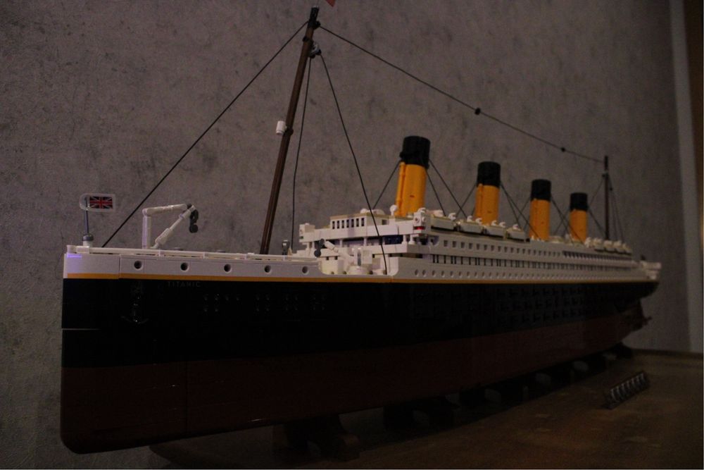 Lego set Titanic