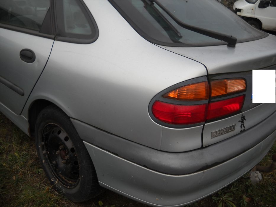 Renault Laguna 1 po lifcie kolor błękitny metalik na części 1.6benzyna