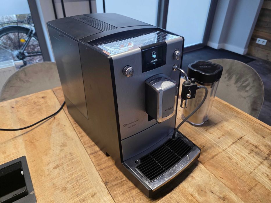 Ekspres do kawy ciśnieniowy Nivona 697