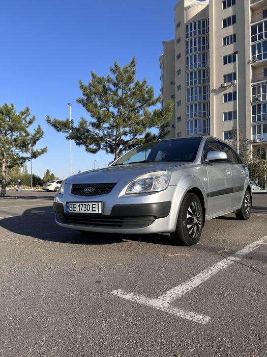 KIA Rio  продам  автомобиль