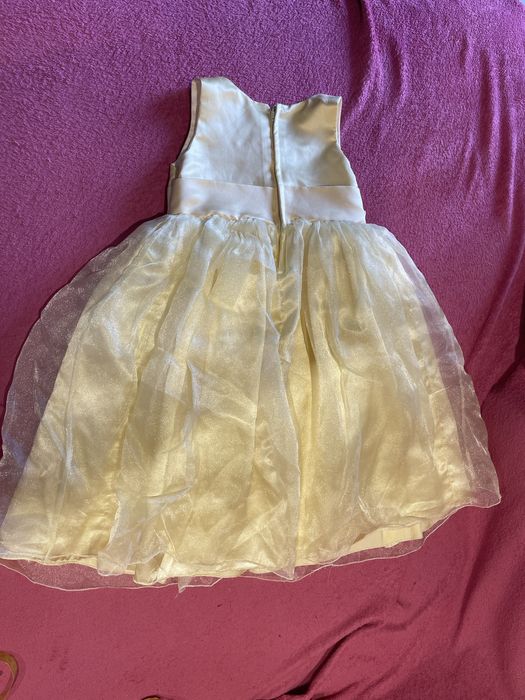 Платье очень нарядное для девочки 3-5 лет комплектом