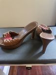 2 pares sandalias brancas e encarnadas de marca Arezzo