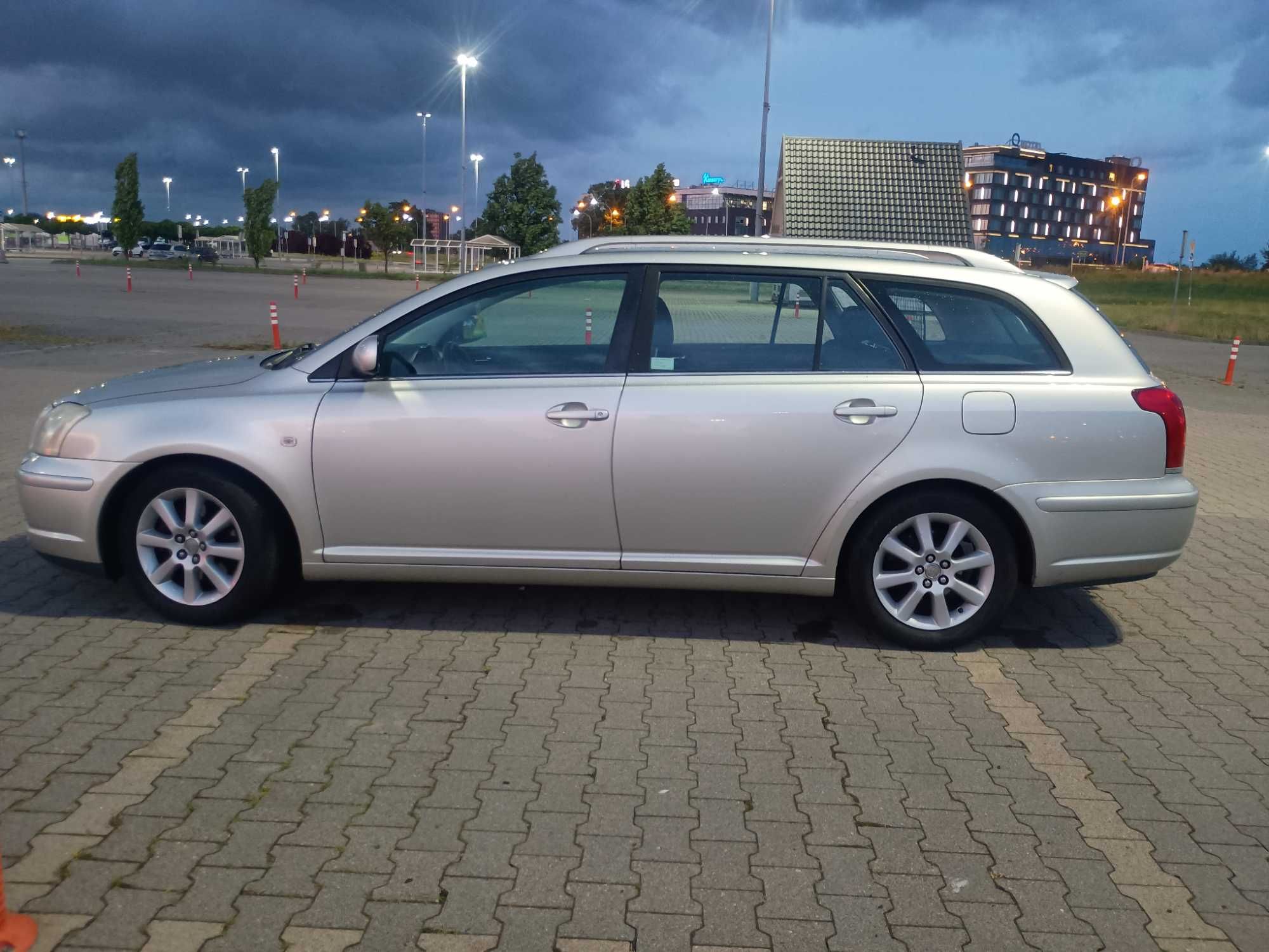 Toyota Avensis Kombi T25 2.0 benzyna