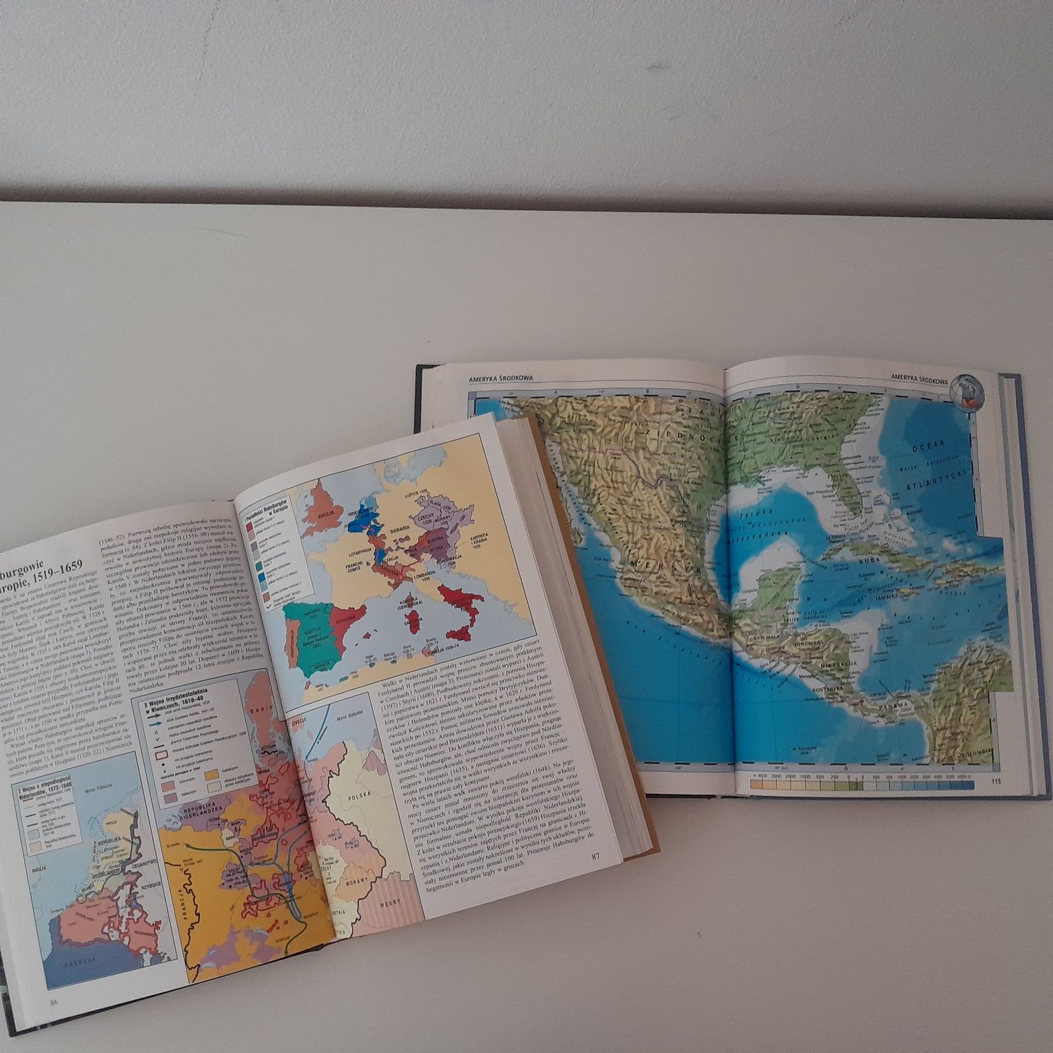 Zestaw Atlas Świata i Atlas Historii Powszechnej Świąt Książki