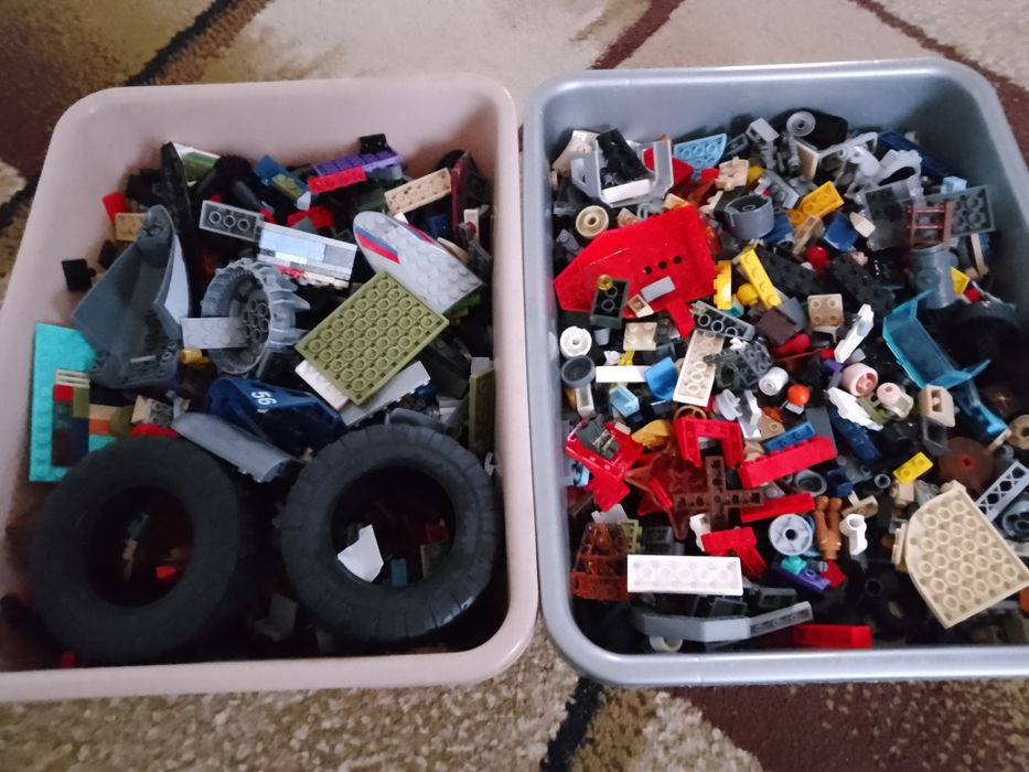 Продам 6 кілограм лего за ціною 2700 гривень