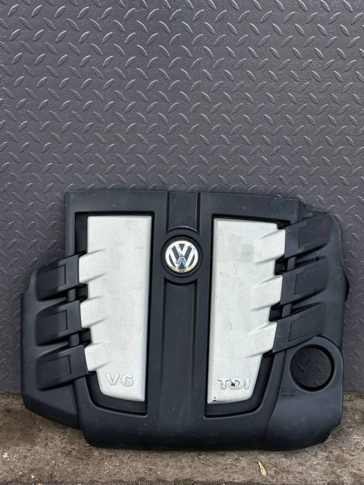 Крышка двигателя Volkswagen Touareg 3.0 TDI