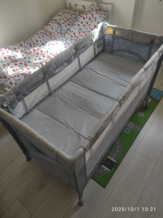Łóżeczko turystyczne dwupoziomowe + materac. Kinderkraft