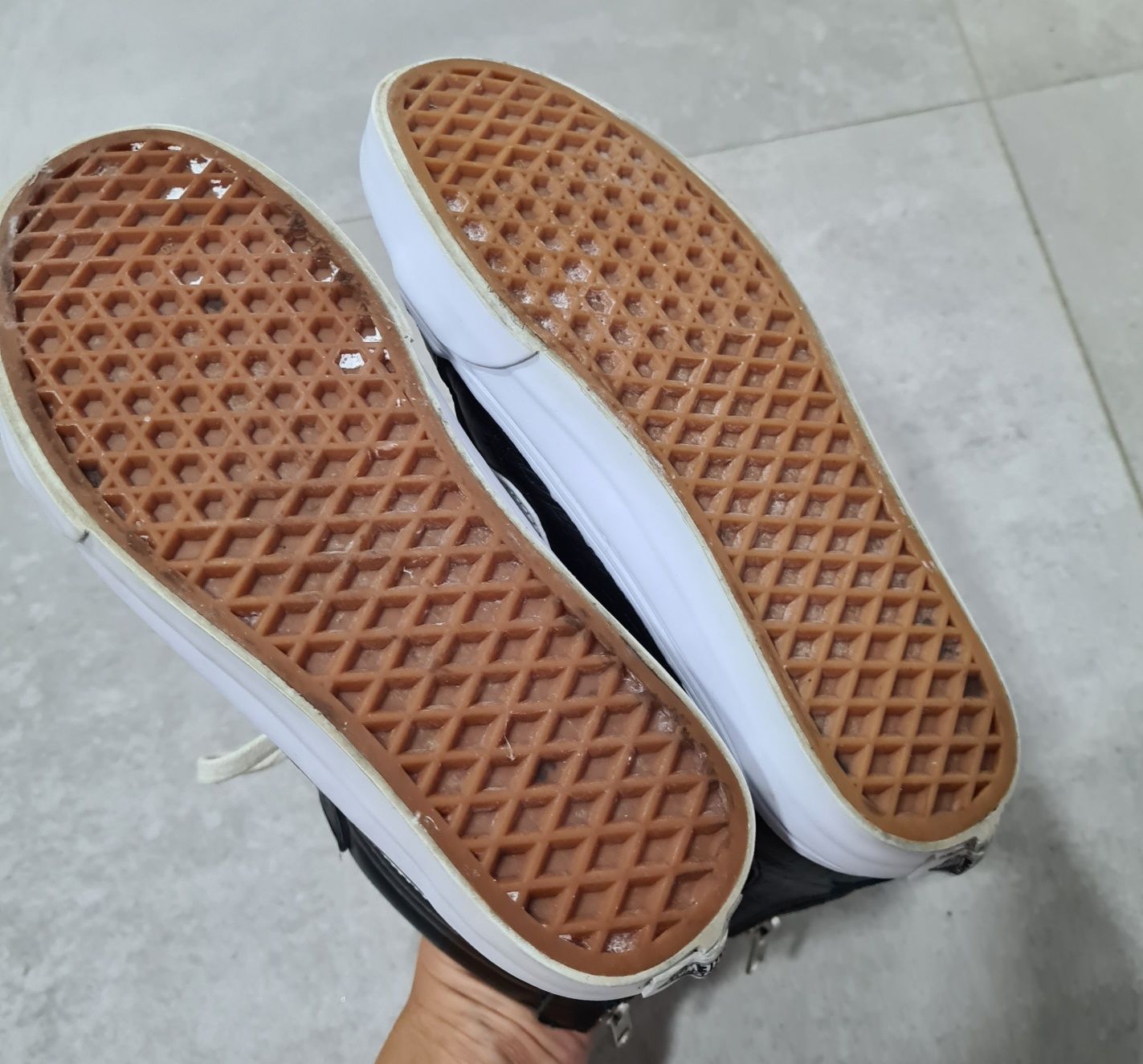 Vans czarne skórzane za kostkę 37