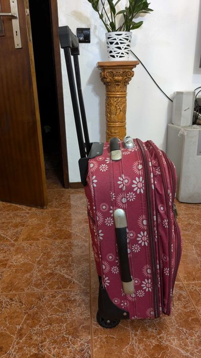 2 malas viagem  pequenas como nova em bom estado