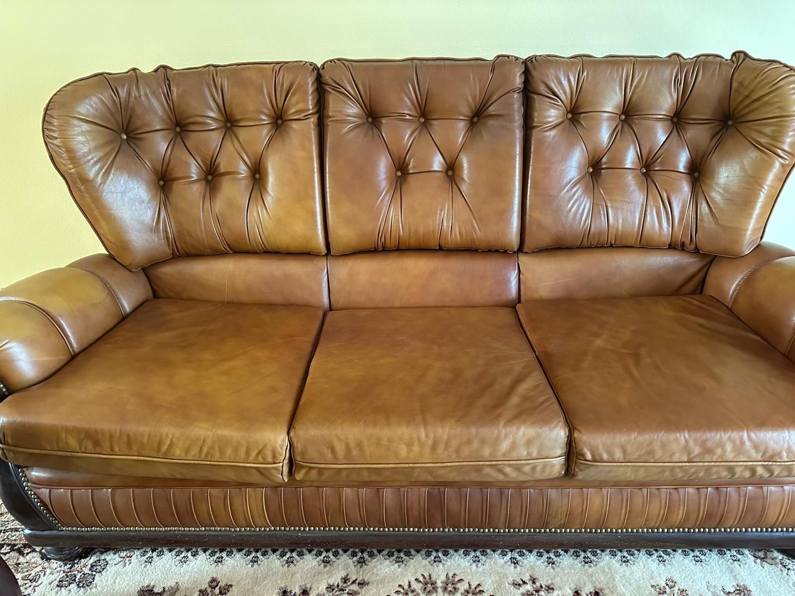 Conjunto sofás em pele