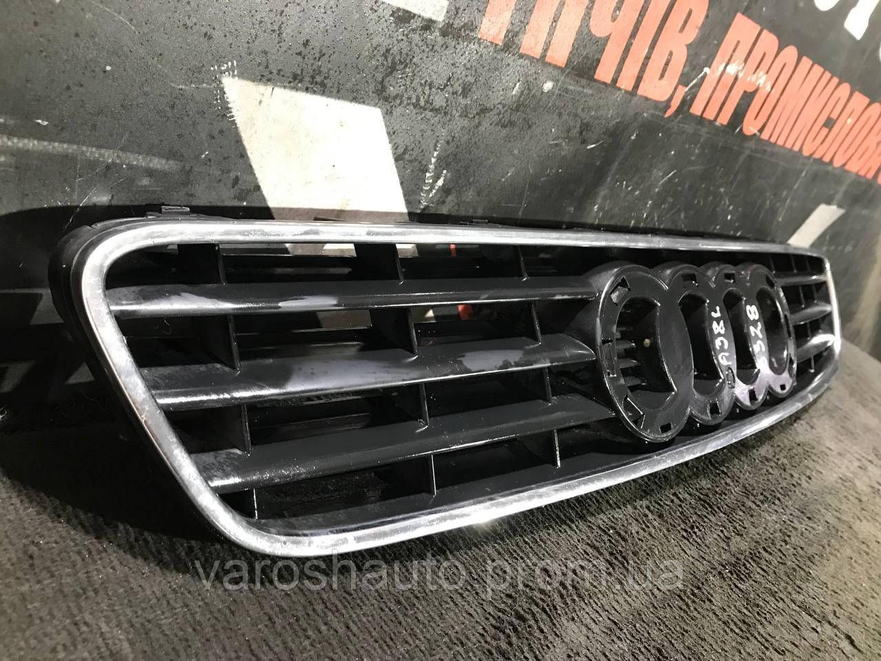 Решітка радіатора Audi A3 8L 8L0807683 5328