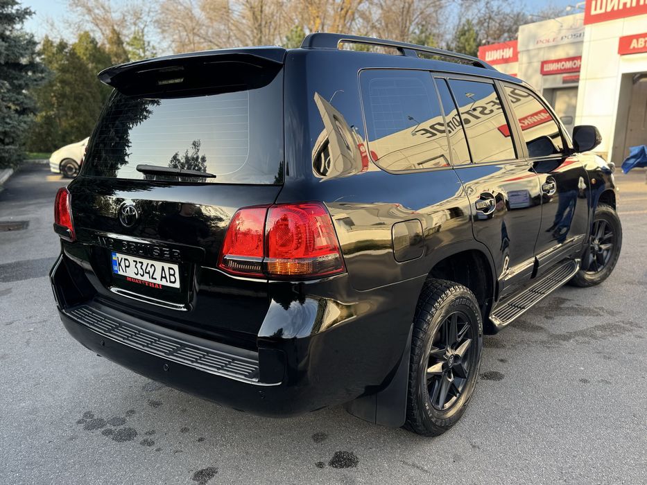 Продам ланкрузер 200