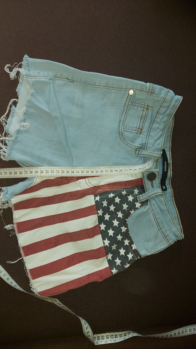 Шорты джинсовые две шт. 1- с американским флагом вторые голубые