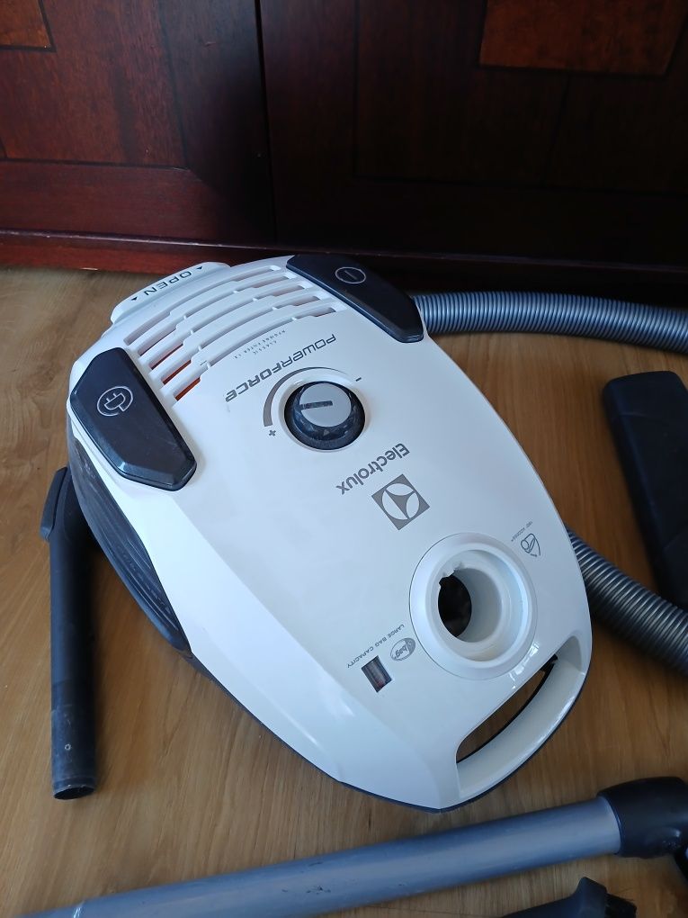 Odkurzacz Electrolux PowerForce EPF61IW  LUC1 700 W