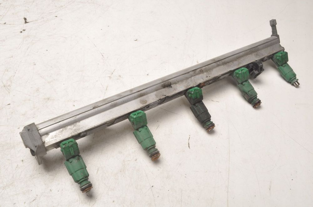 VOLVO V70 II 2.4 T5 LISTWA WTRYSKOWA 0280155968