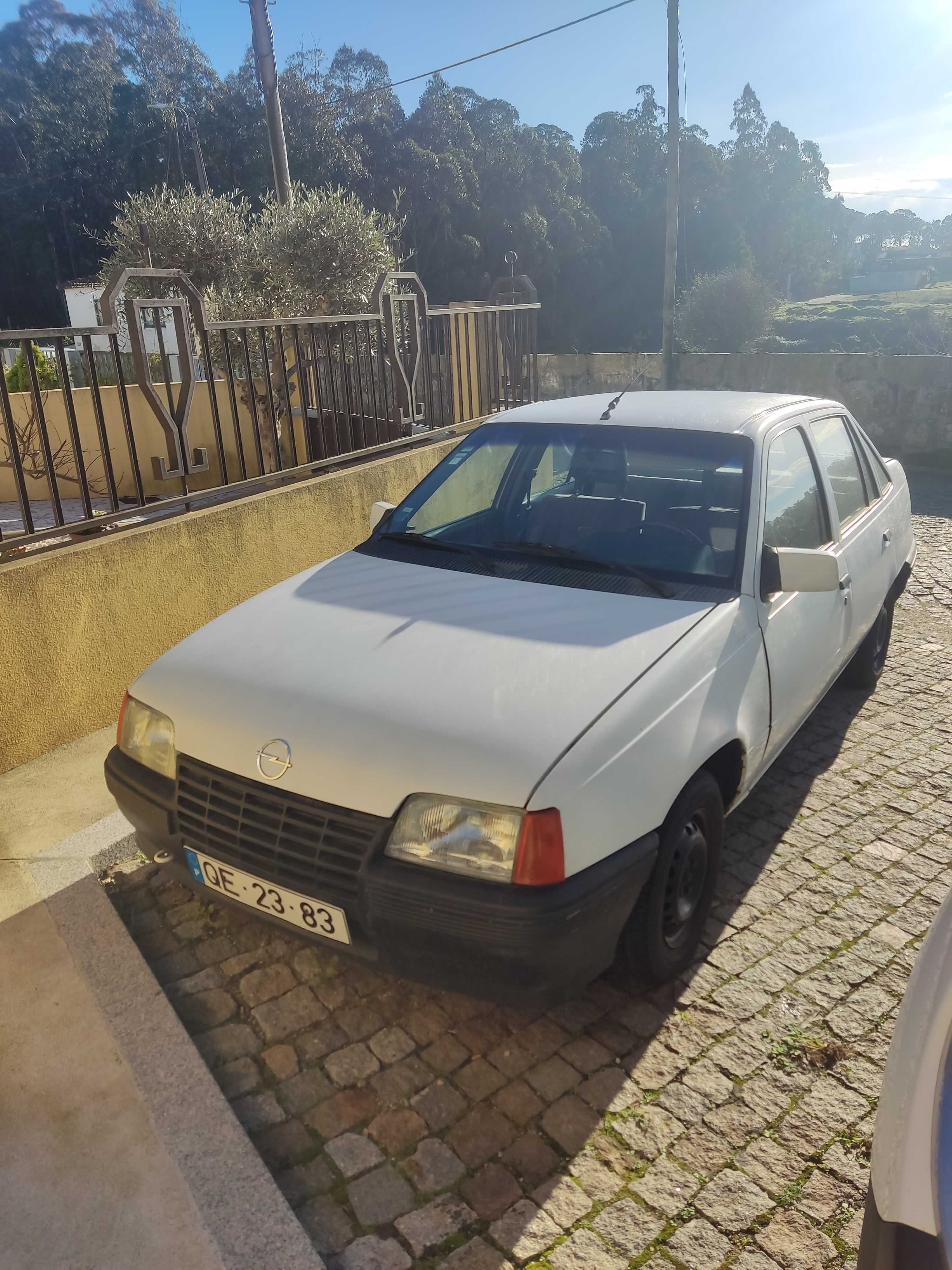 Vendo OPEL Kadett E 1.3 S de 1988  para reparação ou para peças 400€