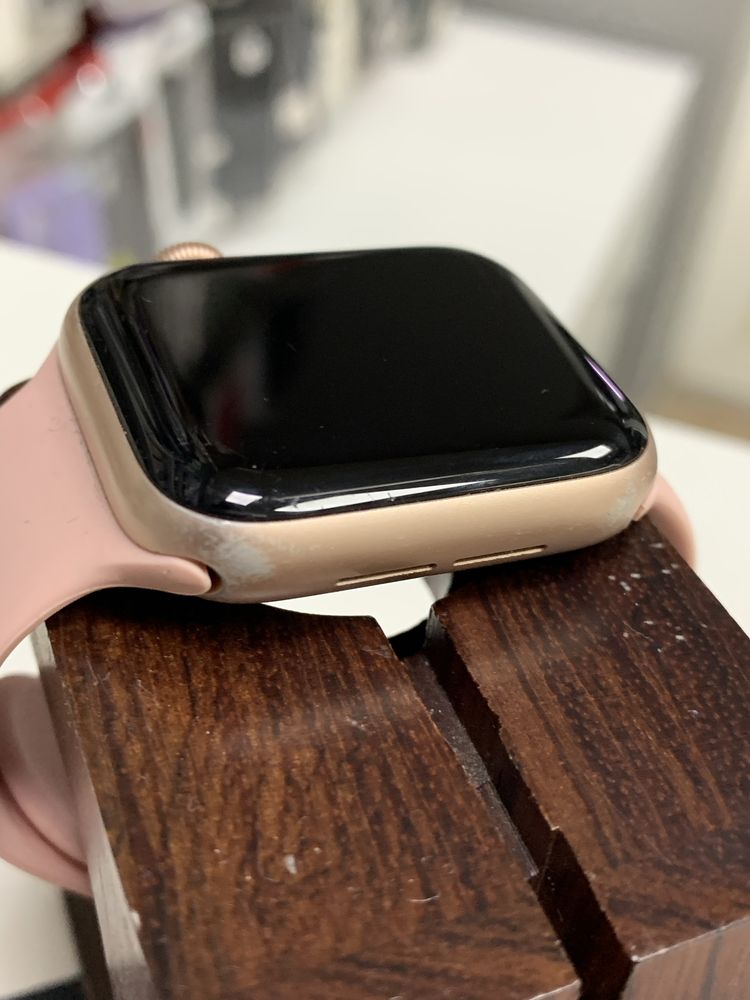 Оригінальні  apple watch series 4 40 mm rose gold