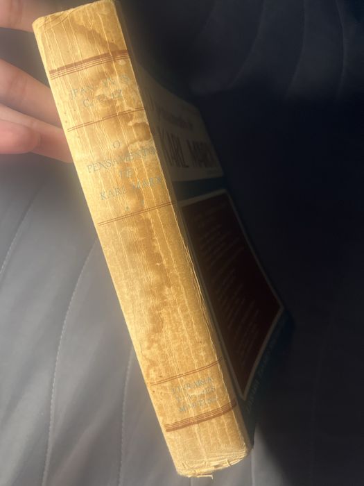 Livro “O pensamento de Karl Marx” de Jean-Yves Calvez