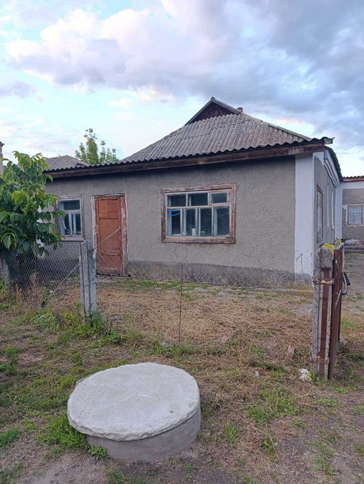 Продам будинок на березі р. Буг в м. Гнівань.