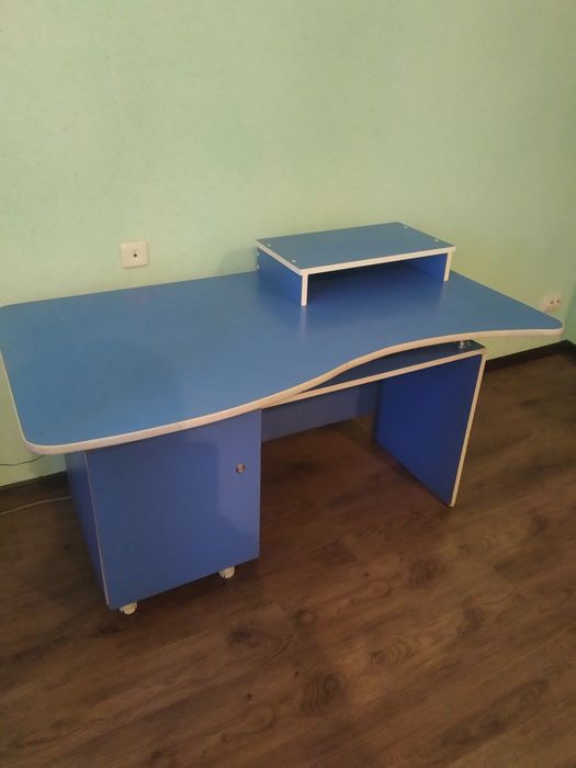 Продам письмовий стіл