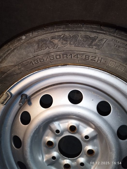 Колесо з диском 185/60 R14
Розболтовка -  4×98,  ET 35.