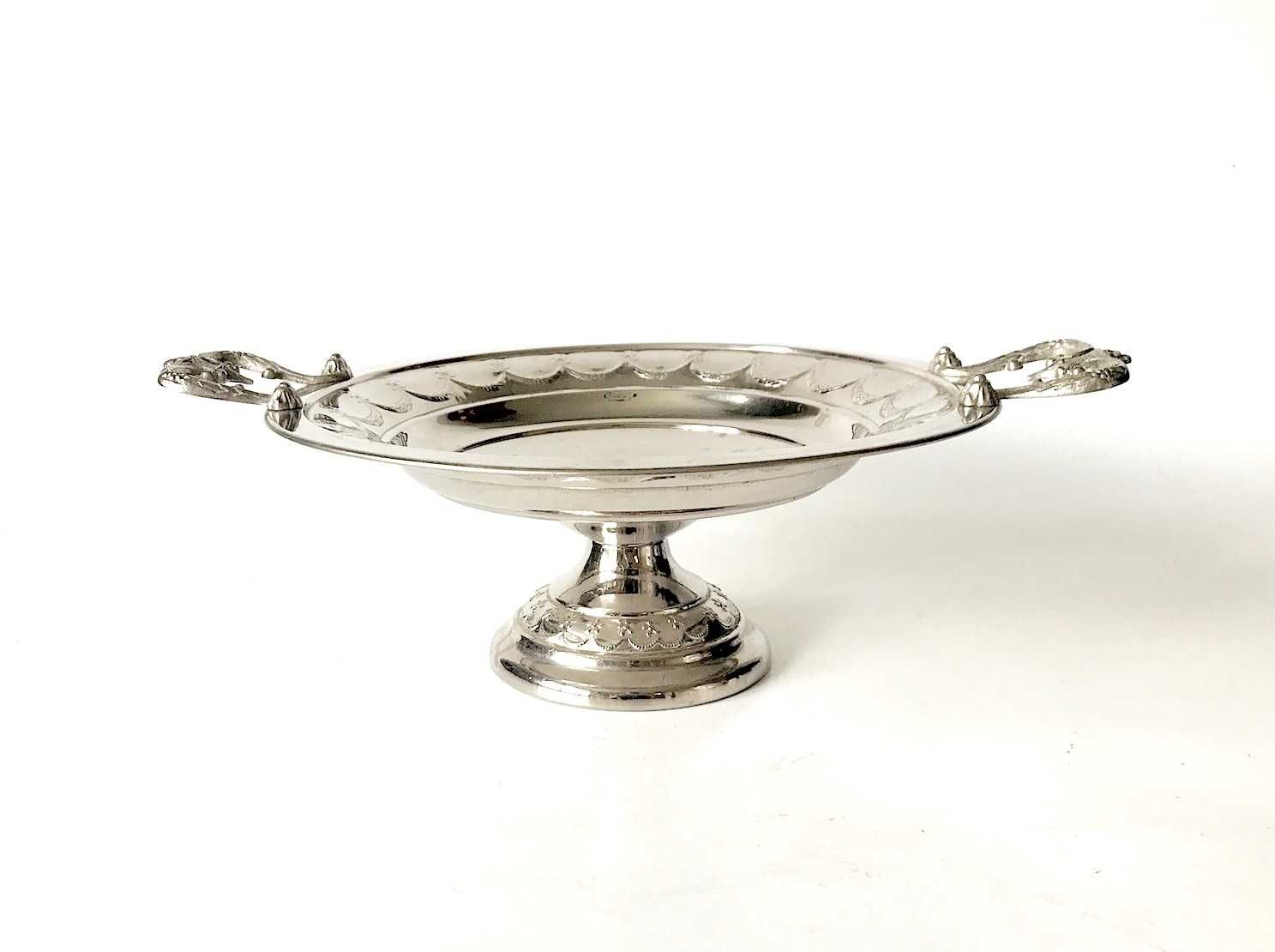 Patera metalowa srebrna na nodze Girlandy Elegancka