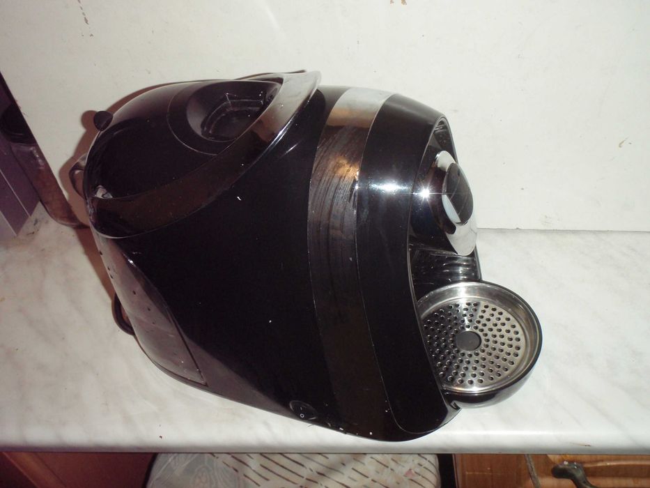 Ekspres Tchibo na kapsułki Cafissimo - czarny , sprawny, kompletny