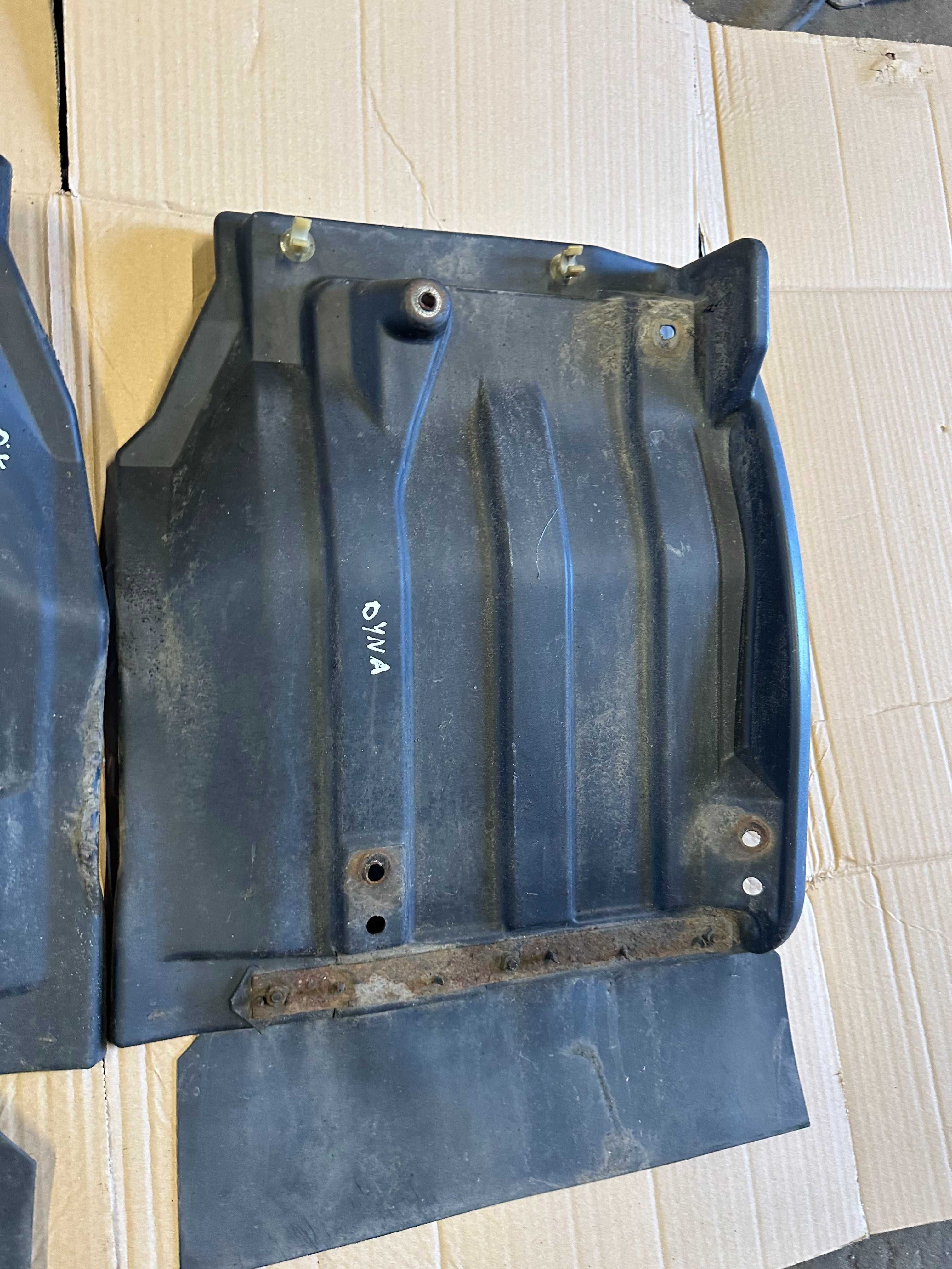 Toyota Dyna 100 150 Chlapacz Nadkole 01-12