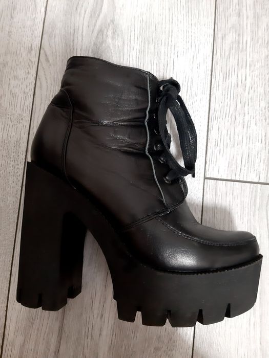 Ботильйони шкіряні на тракторній підошві 37 розмір