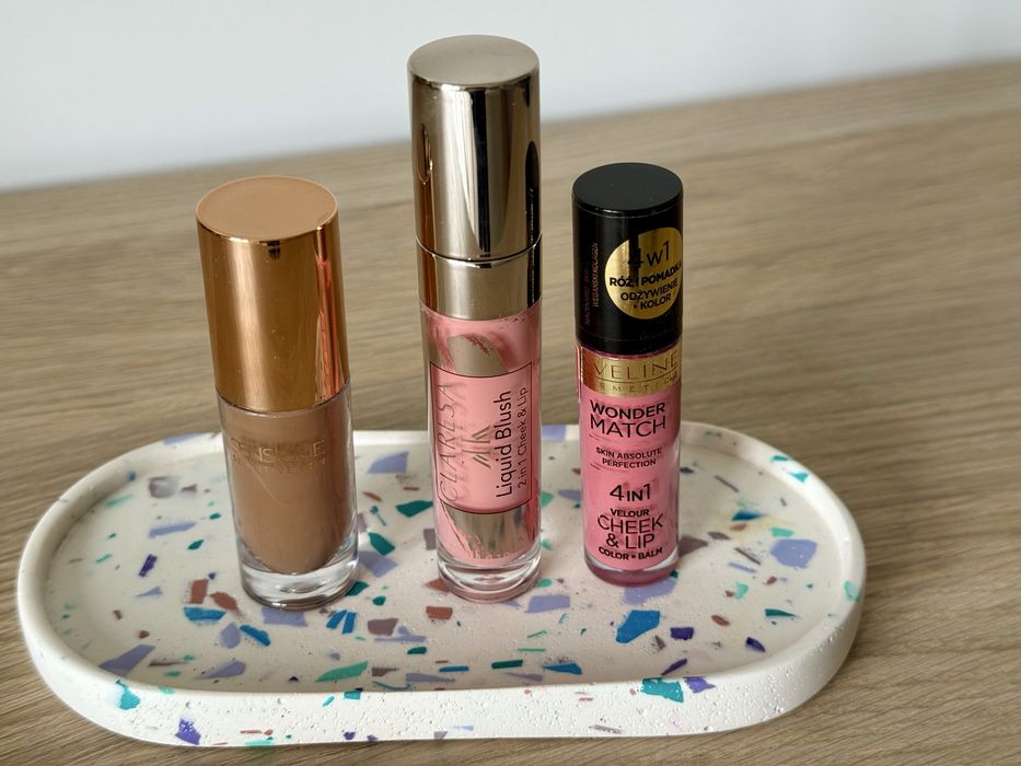 Róże w plynie Eveline Claresa + bronzer