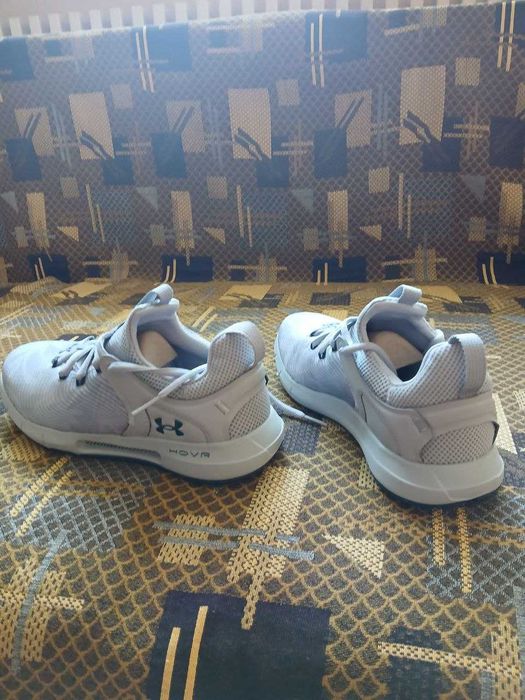 Продам жіночі кросівки Under Armour W Hovr Rise 2 PRNT розмір 37,5