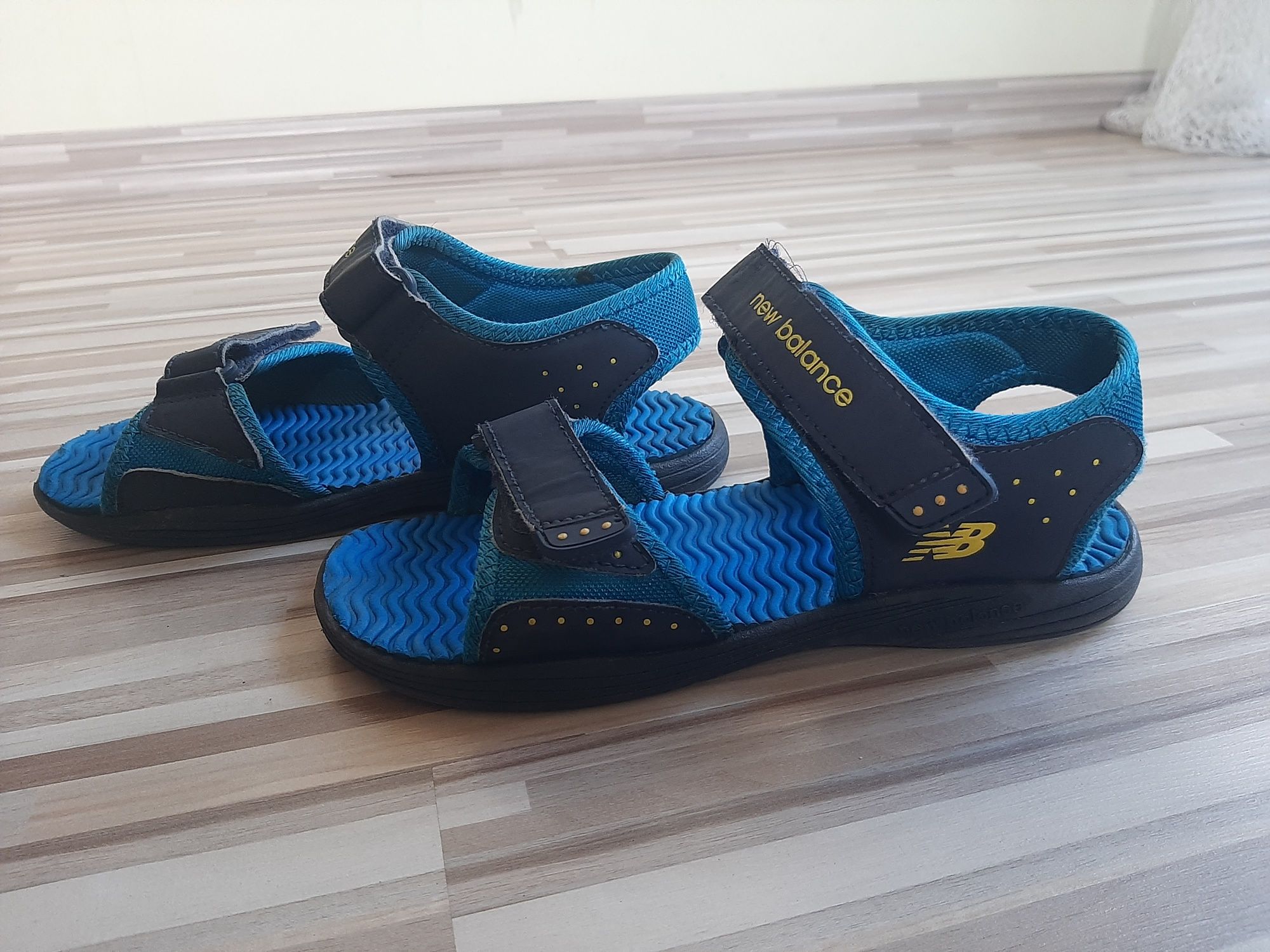 Sandały new balance r. 36/23 cm