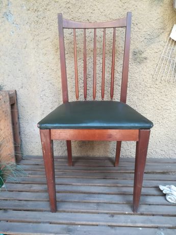 Duas cadeiras Vintage em cerejeira (estofo verde)