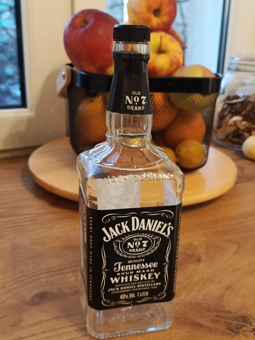 Skarbonka z butelki 1l J.D