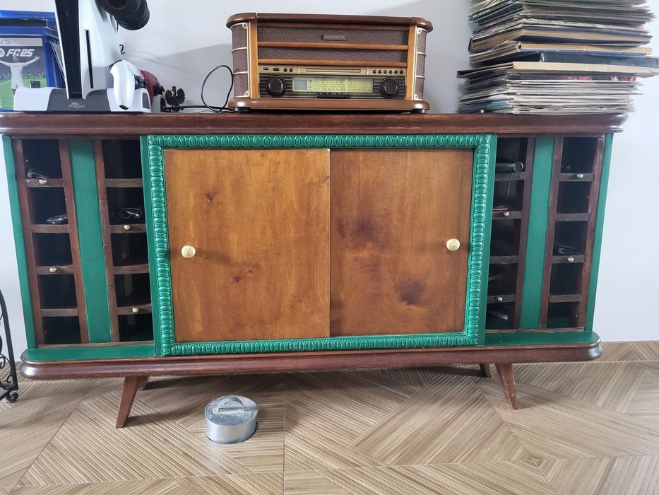 Drewniana szafka, komoda.