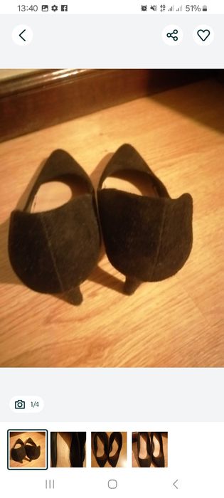 Sapatos pretos de salto alto