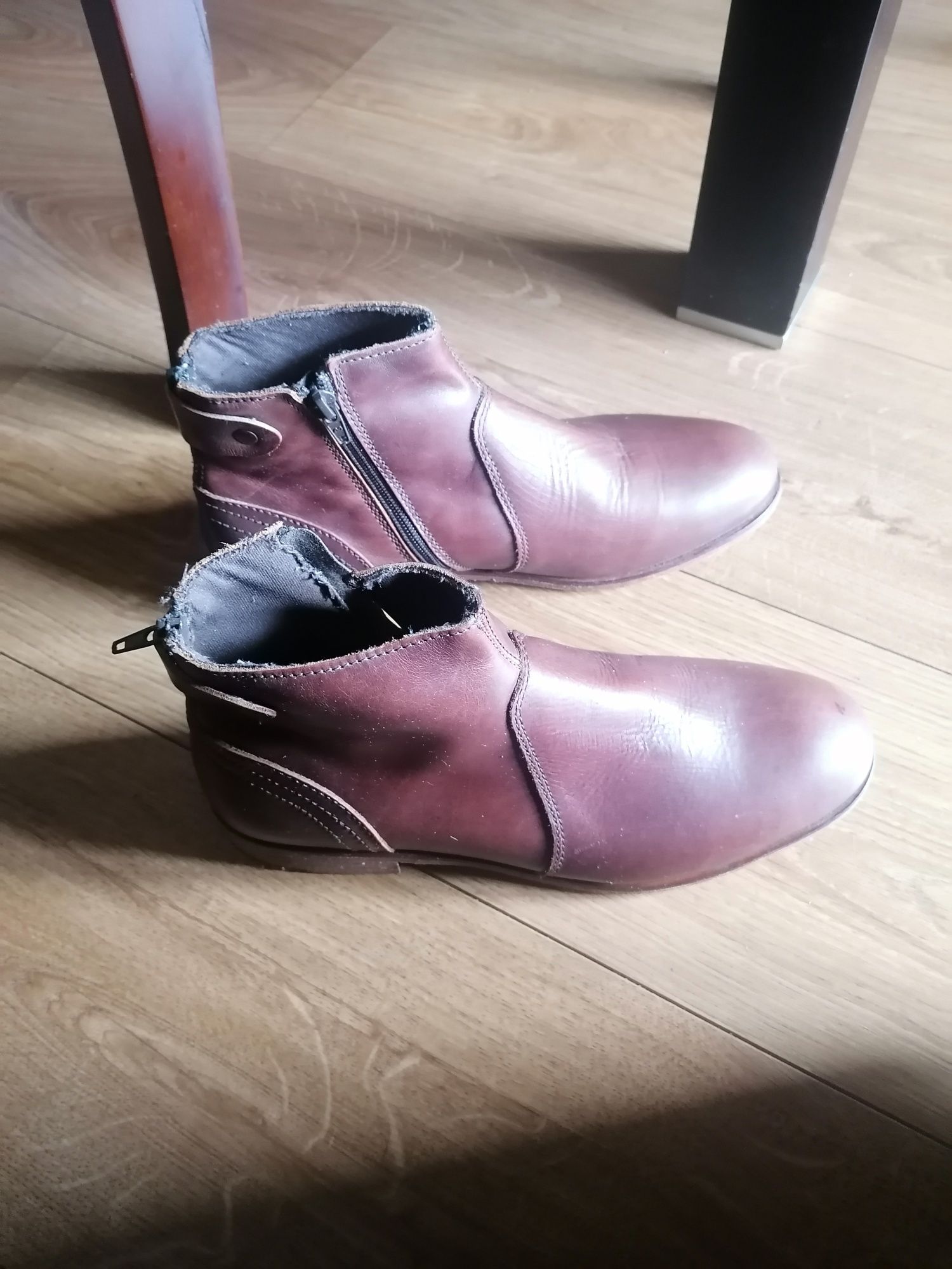 Botas em Pele novas 40