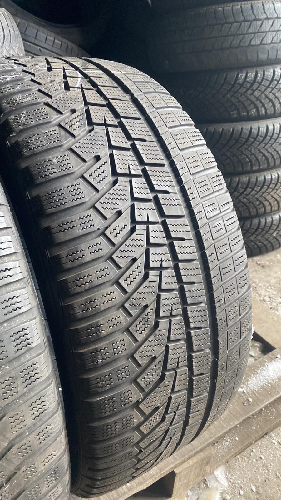 255.40.20 Hankook 2шт БУ зима шини резина з Европи БВ склад Харків 40