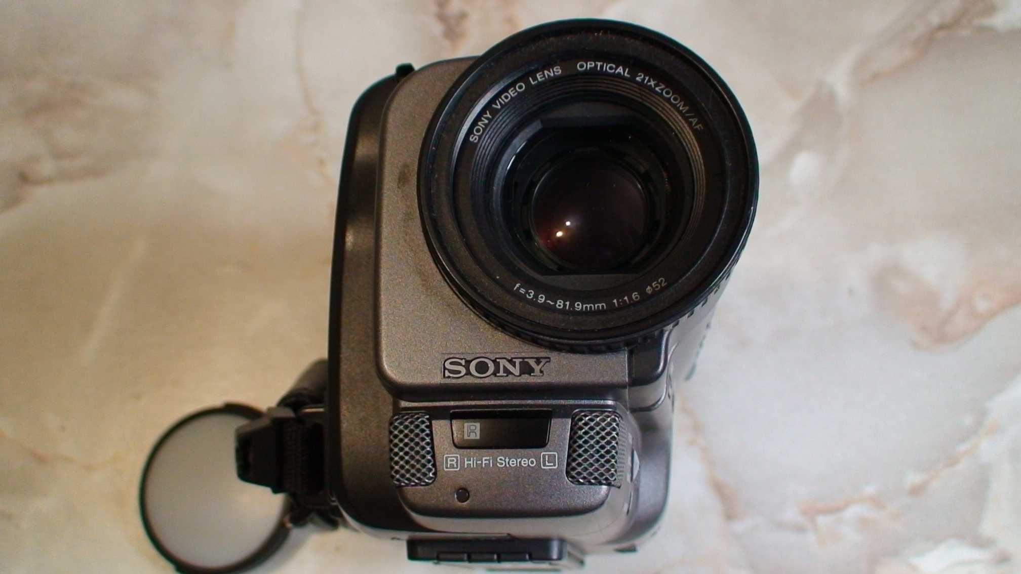 Відеокамера SONY CCD-TR2300E