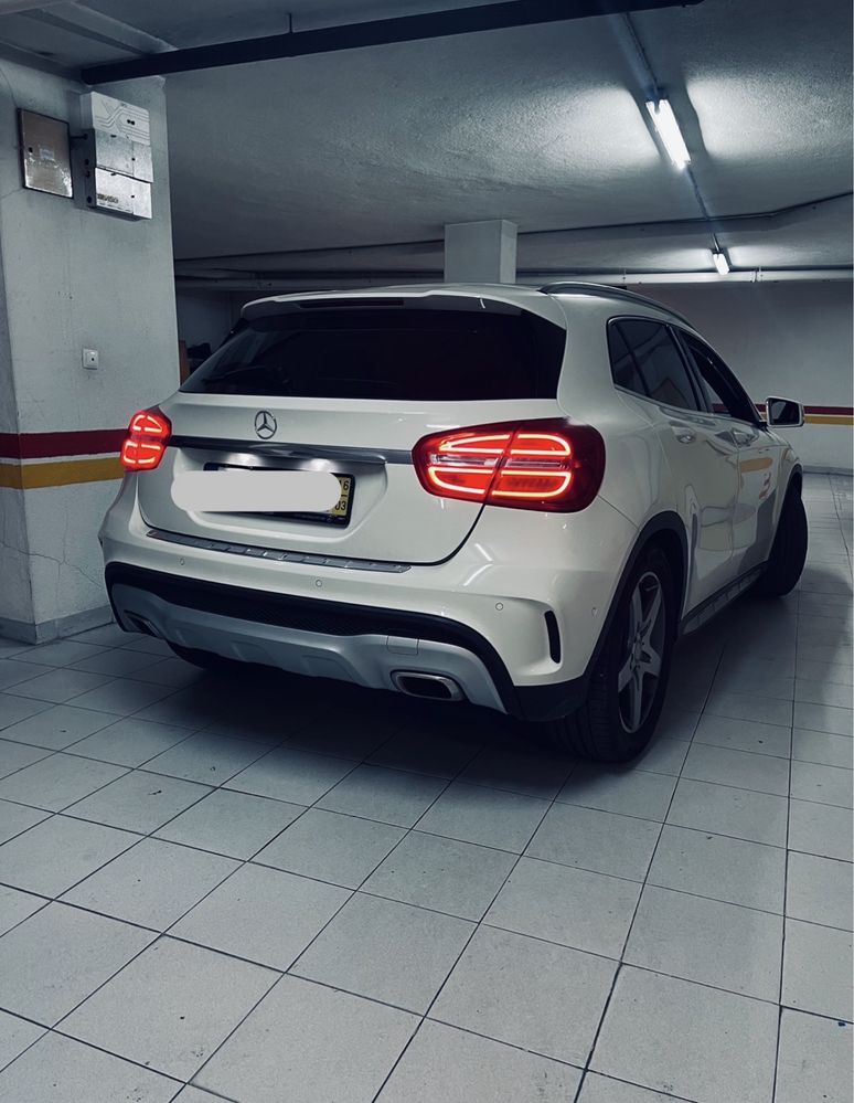 Mercedes benz GLA 180 AMG