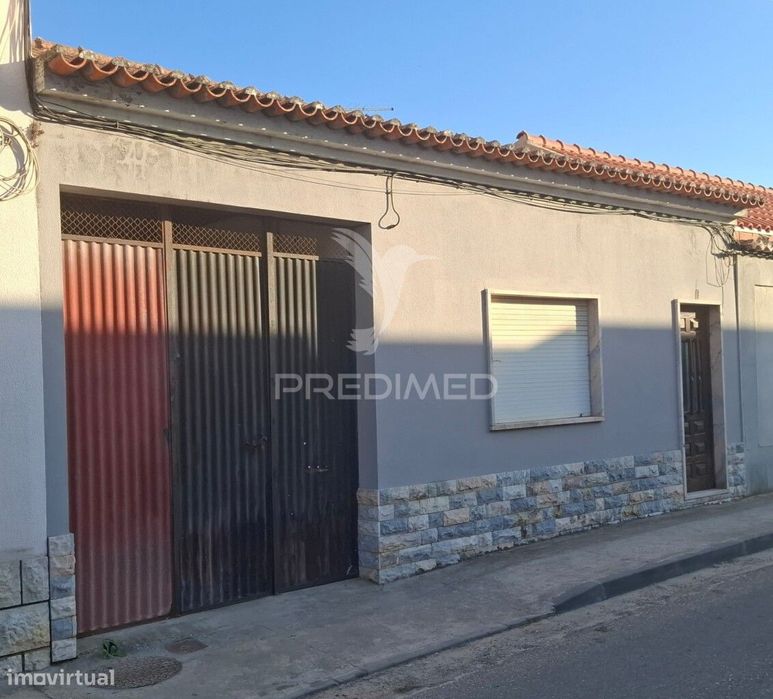 Moradia T3 com garagem e Terreno em Alpiarça, Santarém.