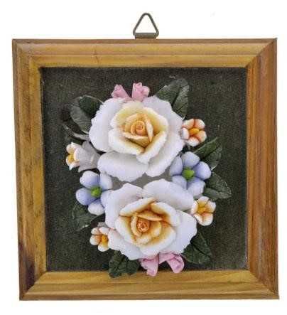 Molduras com flores em louça