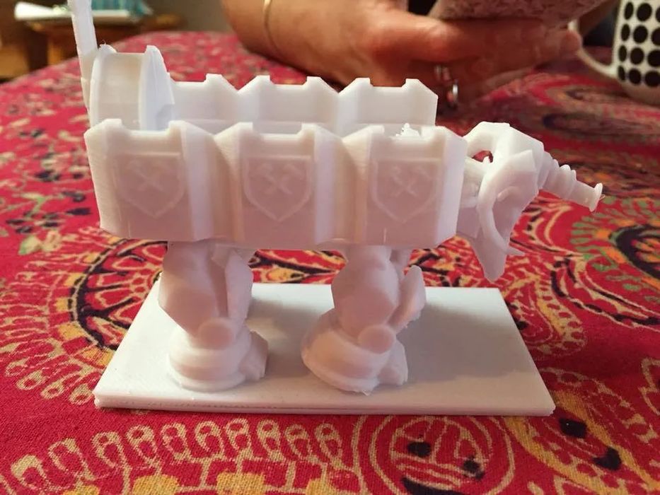 Miniautura Behemoth de Aço (Anão)