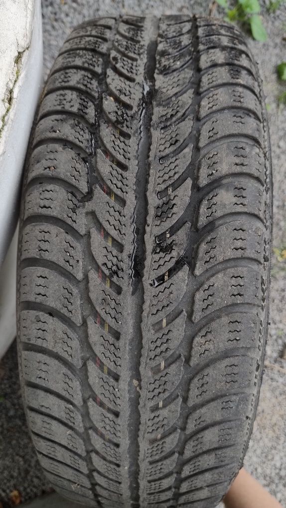 Mam na sprzedaż felgi 15 razem z oponami od Mazdy 323F