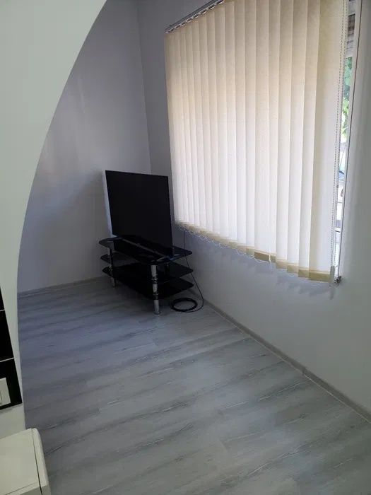 Продається 1 кімнатна квартира в старому фонді по вул. Б.Хмельницького