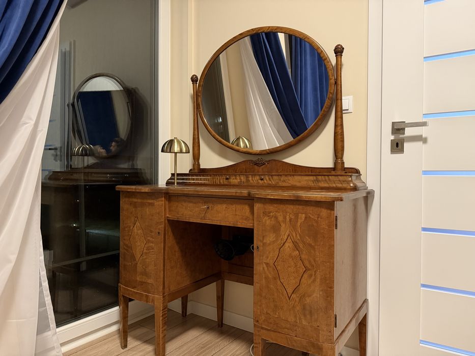 Piękna toaletka antyk